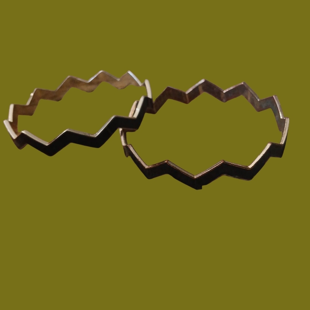 Chic Gold And Black Zigzag Bangle Bracelets